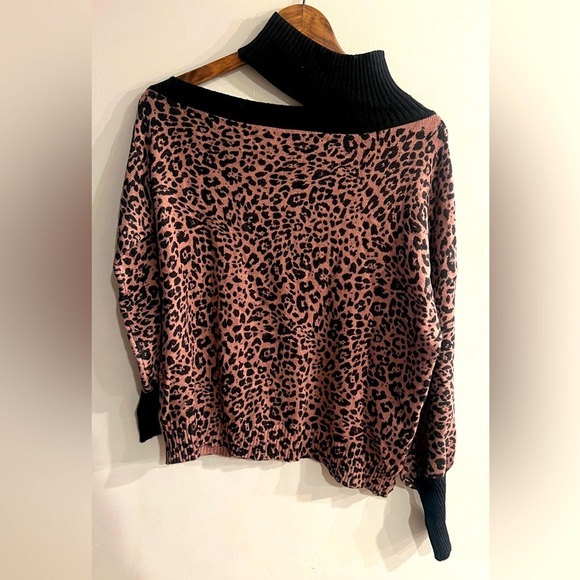 FATE Women’s Leopard Print Split Turtleneck Sweater Size S - Picture 1 of 5